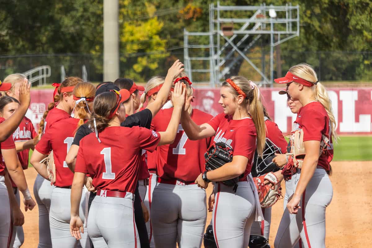 Alabama+softball+players+huddle+up+during+the+game+against+Chipola+College.