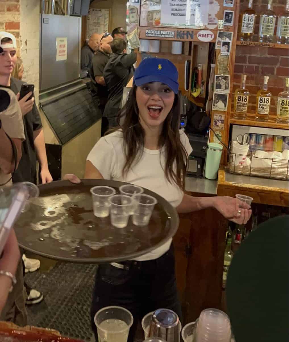 Kendall+Jenner+bartends+in+Tuscaloosa+to+promote+her+tequila+brand