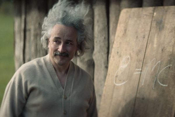 Einstein and the Bomb. Aidan McArdle as Albert Einstein in Einstein and the Bomb. Cr. Courtesy of Netflix © 2024