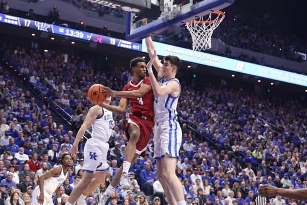 Alabama Guard Rylan Griffen (#3) looks to pass the ball at Rupp Arena in Lexington, Kentucky on Saturday, Feb 24, 2024.