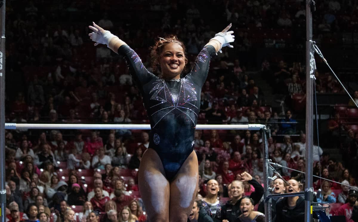 Alabama+gymnast+Makarri+Doggette+performs+her+uneven+bars+routine+against+Kentucky+on+Feb.+2+in+Coleman+Coliseum.