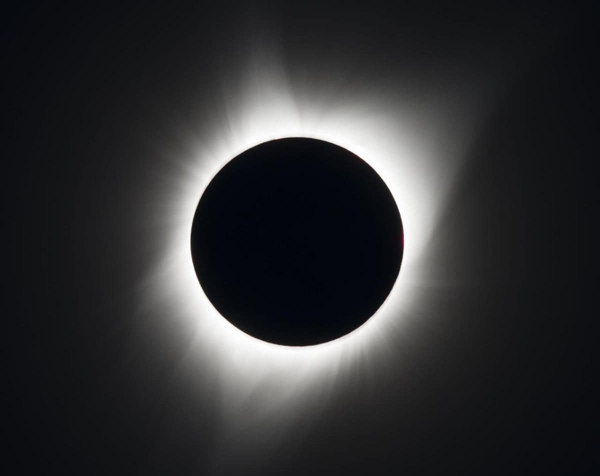 Image+taken+during+totality+over+Madras%2C+Oregon+in+the+August+2017+solar+eclipse.