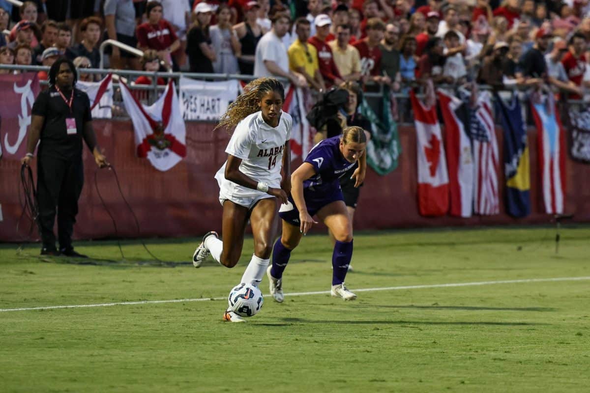 Forward Gianna Paul dribbles the ball in game against North Alabama on Aug. 22