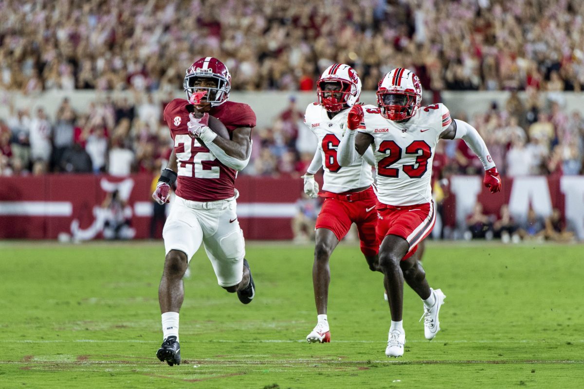 Alabama RB Justice Haynes (#22) breaks off a run in the Crimson Tide's first game of the season versus Western Kentucky.