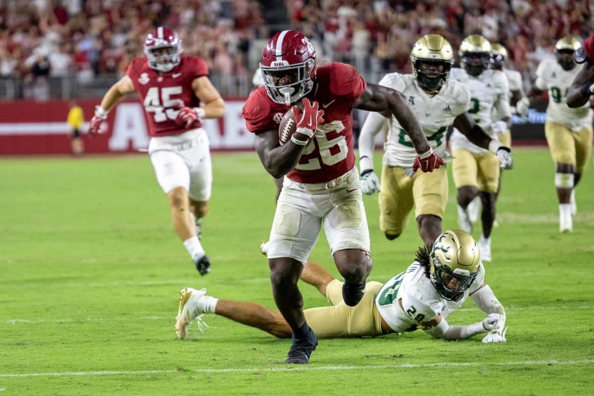 Alabama running back Jam Miller (#26) escaping South Florida defenders.