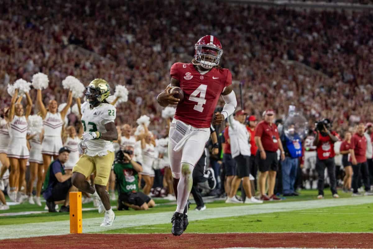 Alabama quarterback Jalen Milroe (#4) runs the ball into the end zone for a touchdown against South Florida.