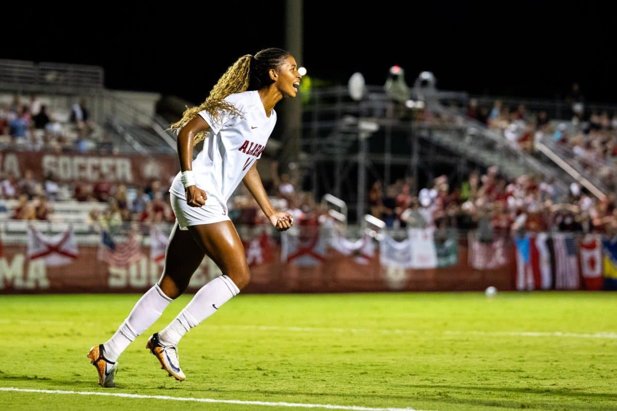 Alabama soccer forward Gianna Paul (#14)  in game against Florida Atlantic University Aug. 29.