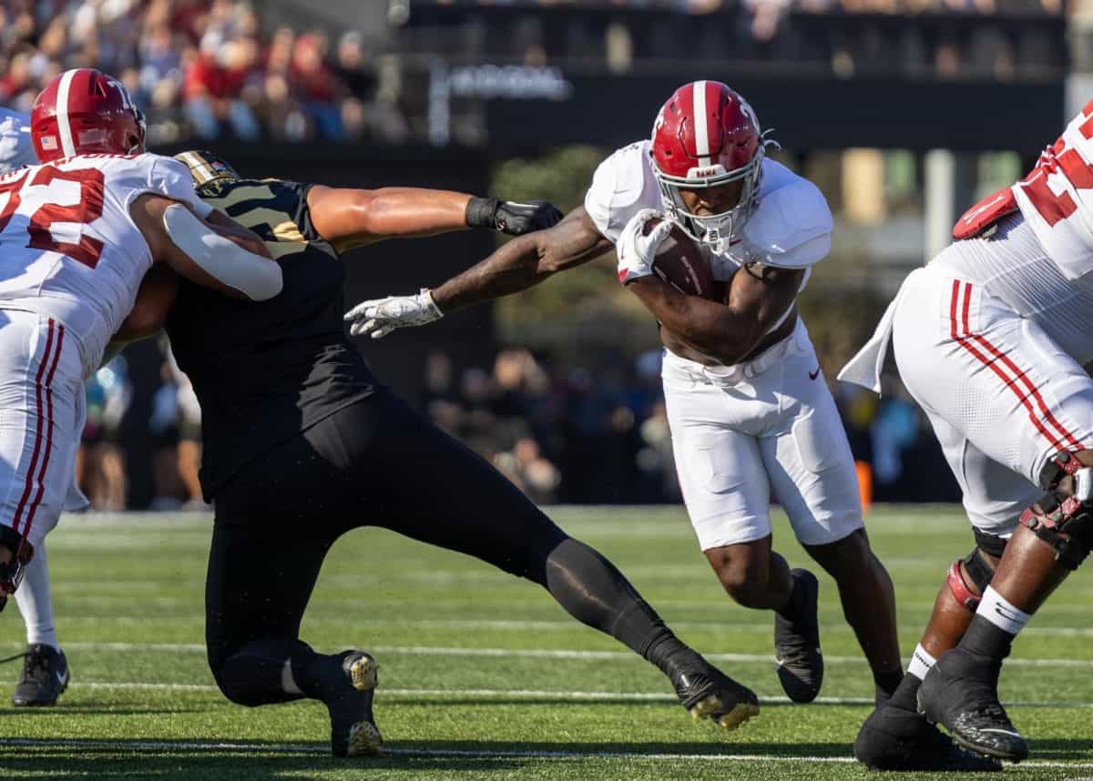 Alabama running back Jam Miller (#26) breaks through the Vanderbilt defense.