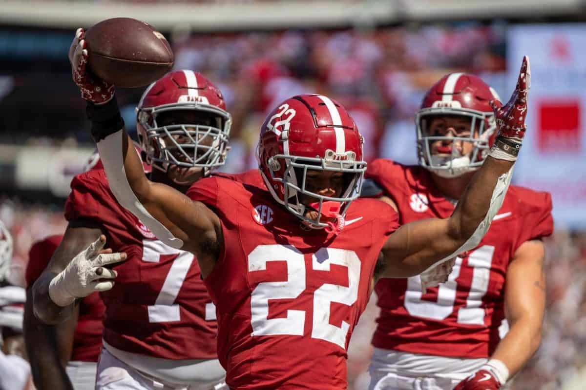 Bryant-Denny Stadium’s energetic crowd atmosphere and its effect on gameplay