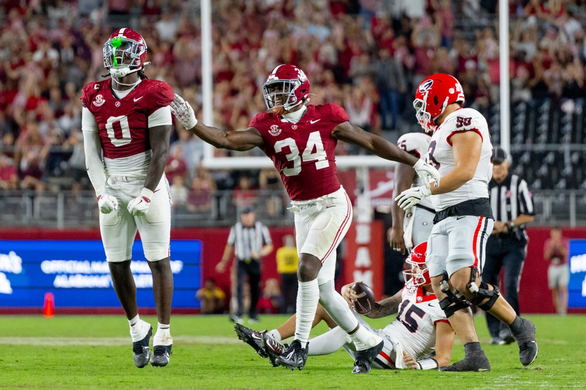 Alabama linebacker Deontae Lawson (#0) celebrates a sack against Georgia quarterback Carson Beck (#15).