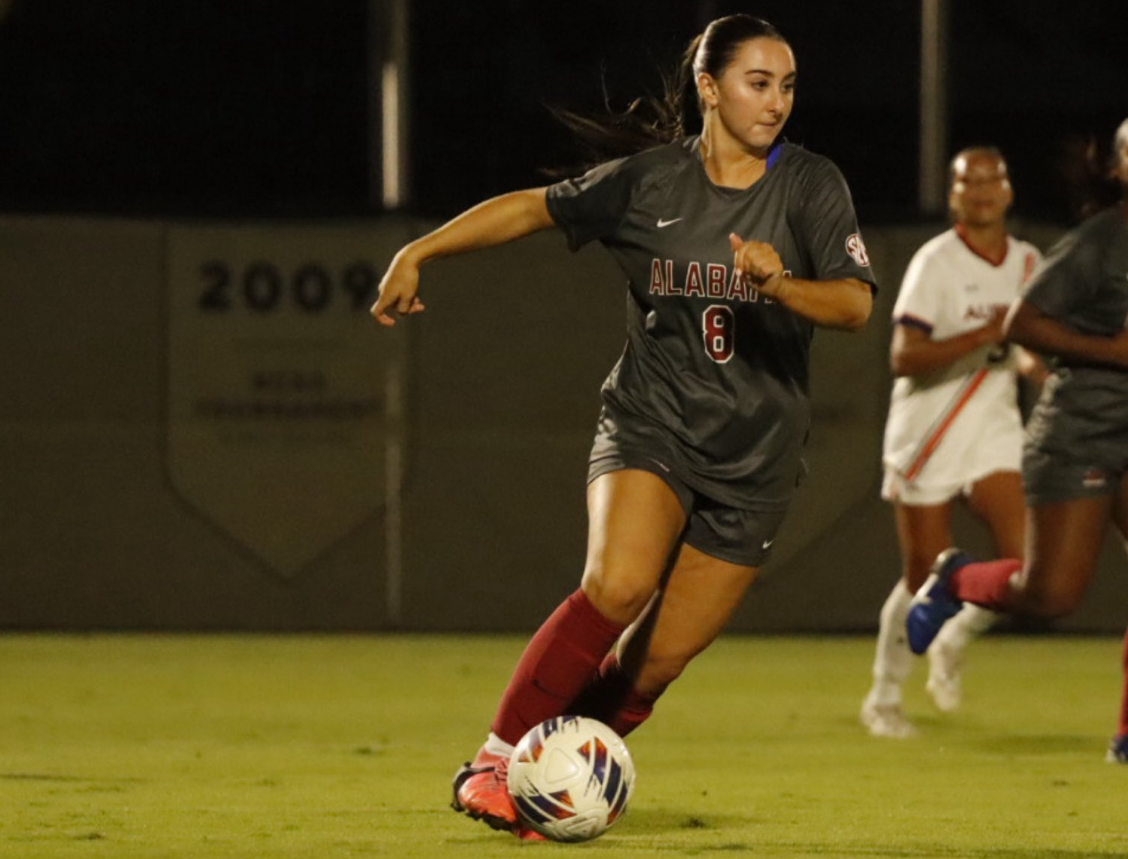 Alabama midfielder Lexi Meyer (#8) dribbles down the field against Auburn.