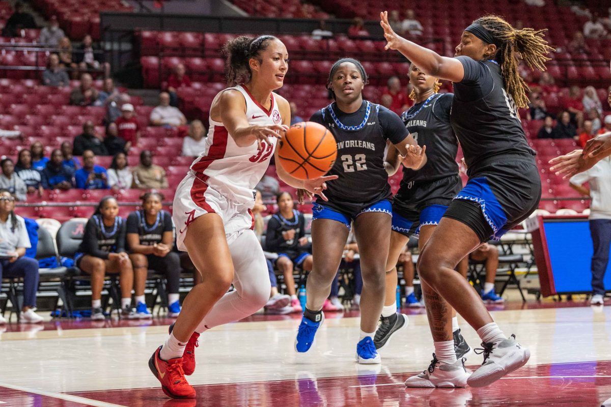 Guard Aliyah Nye (#32) dribbles past defenders in Alabama's game against the University of New Orleans on Monday, Nov. 4. 