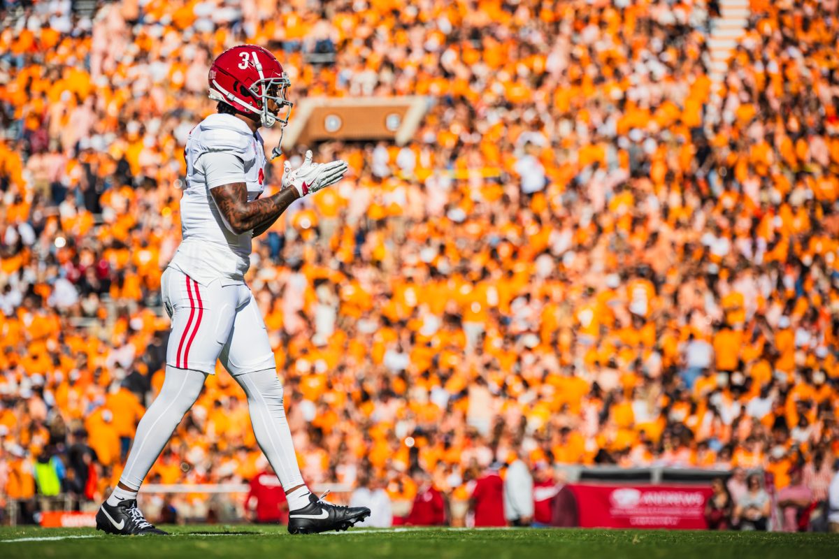 Alabama wide receiver Emmanuel Henderson Jr. (#3) warms up before the game against Tennessee in Neyland Stadium.