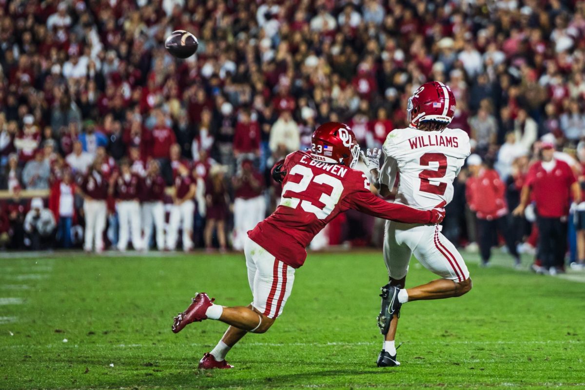 Wide receiver Ryan Williams (#2) attempts to catch the ball in Alabama's game against Oklahoma on Nov. 23.