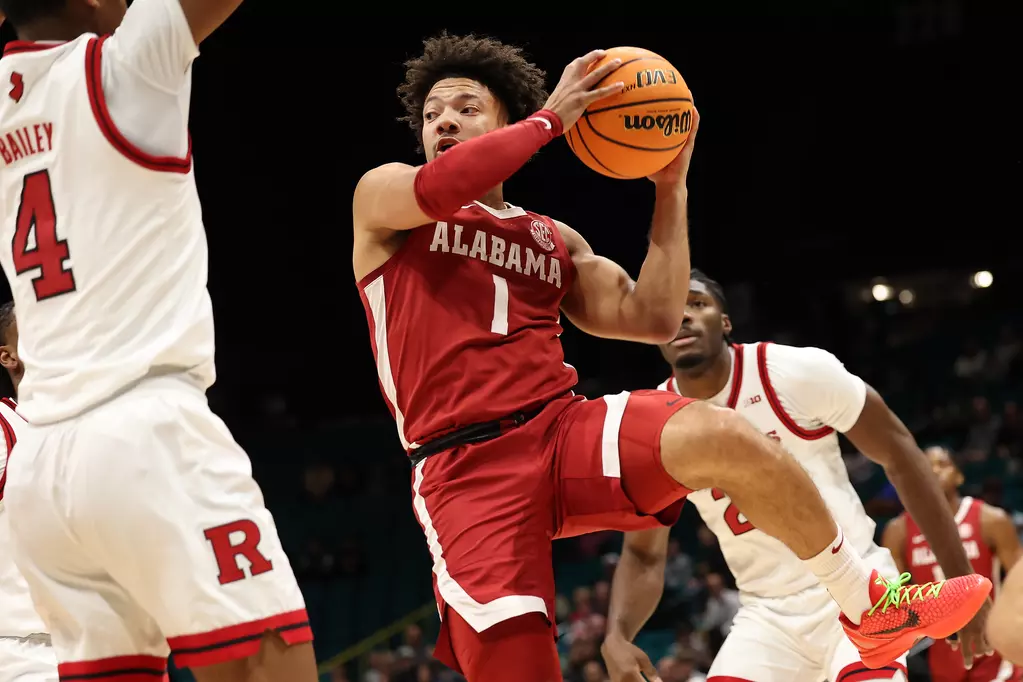 Alabama guard Mark Sears (#1) looks to pass the ball against Rutgers at MGM Grand Garden Arena in Las Vegas, NV on Wednesday, Nov 27, 2024.
