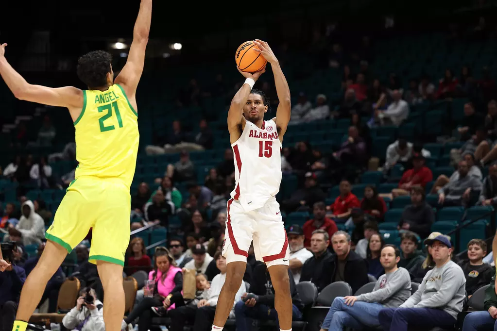 Alabama forward Jarin Stevenson (#15) shoots a three against Oregon at MGM Grand Garden Arena in Las Vegas, NV on Saturday, Nov 30, 2024.