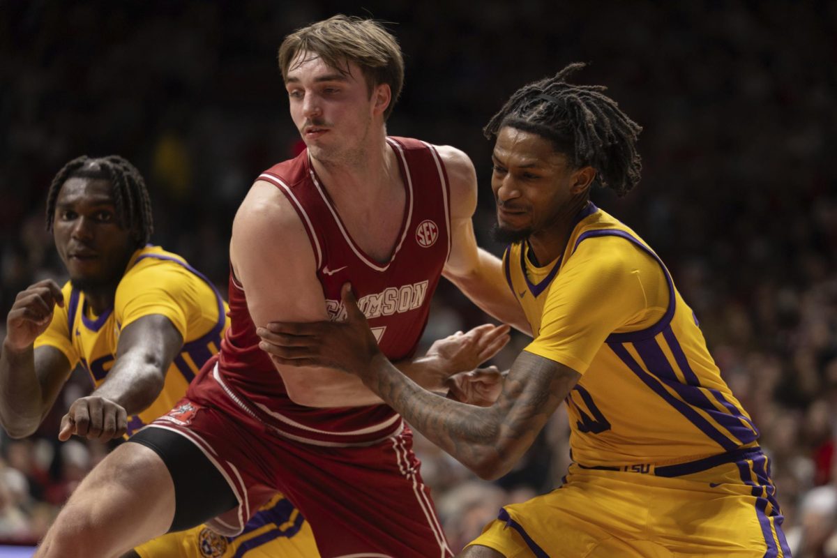 CW// Riley Brown, Forward Grant Nelson battles LSU players during Alabama's game versus the Tigers on Jan. 25.