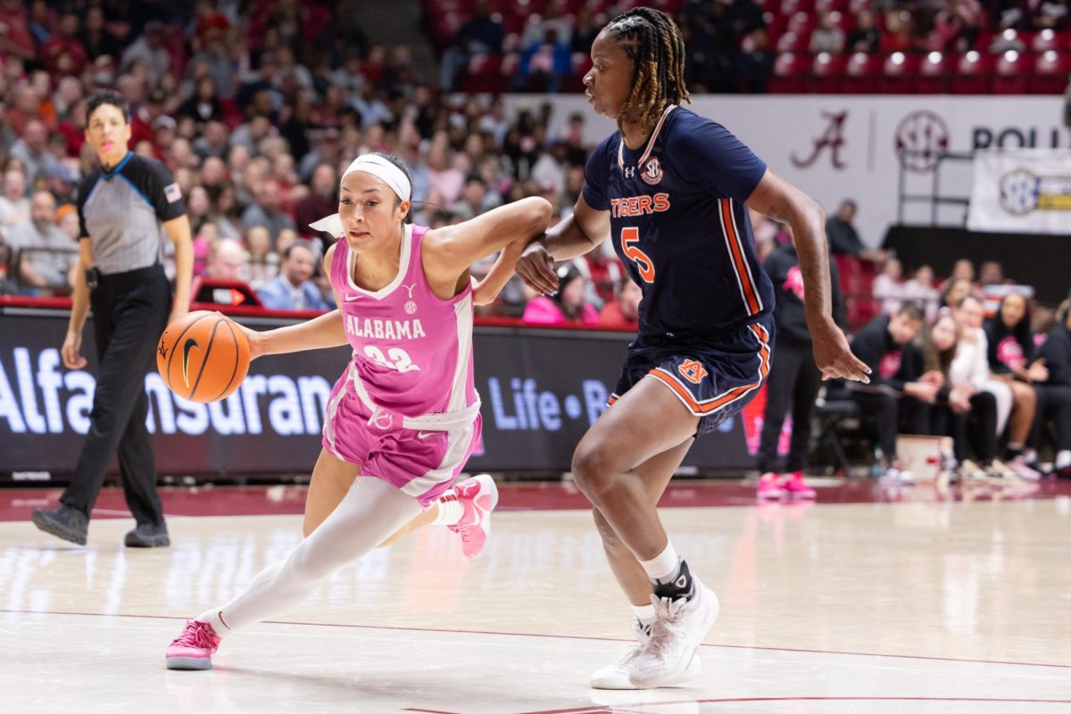 Alabama guard/foward Aaliyah Nye (#32) dribbles down the court against Auburn.