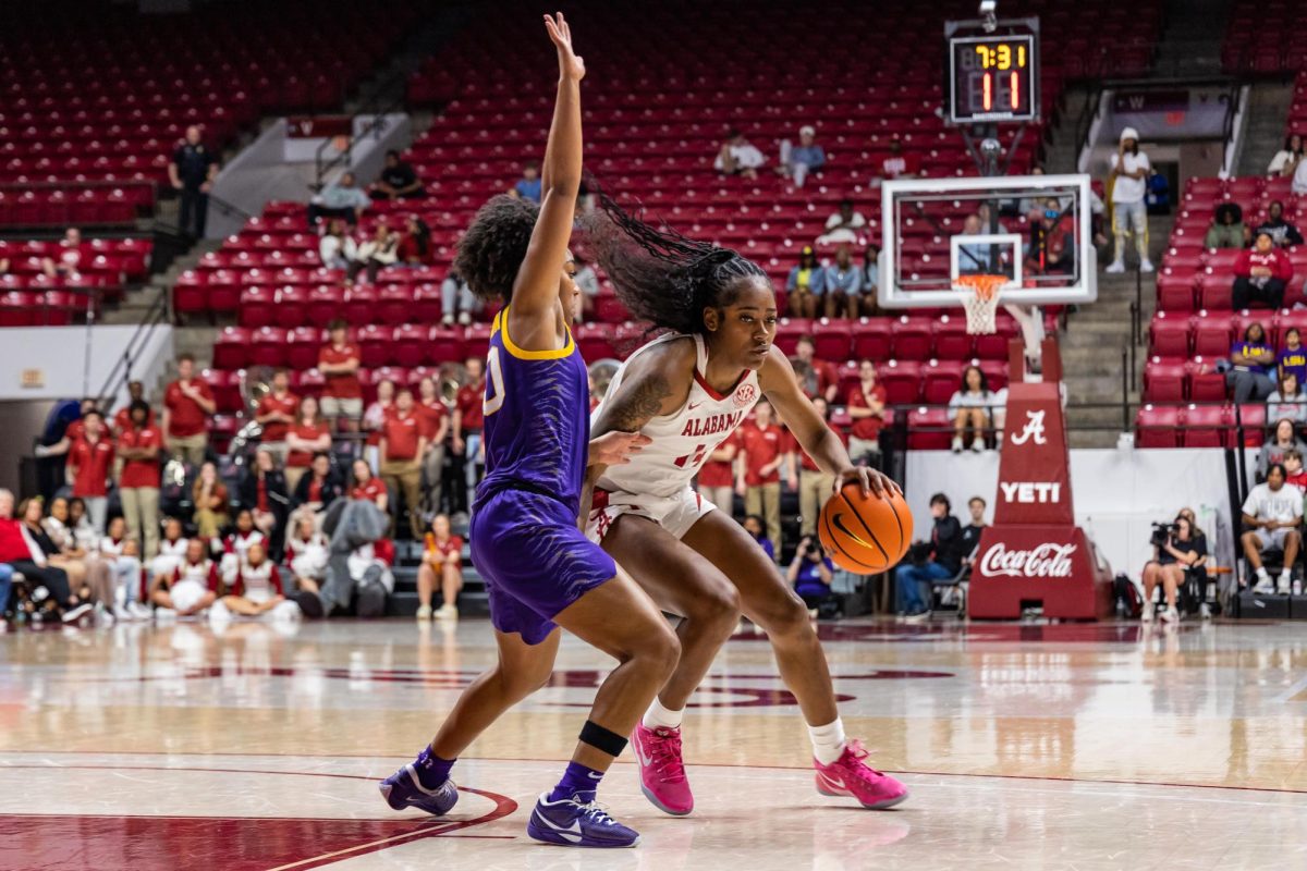 Alabama guard Zaay Green (#14) pushes toward the goal against LSU.