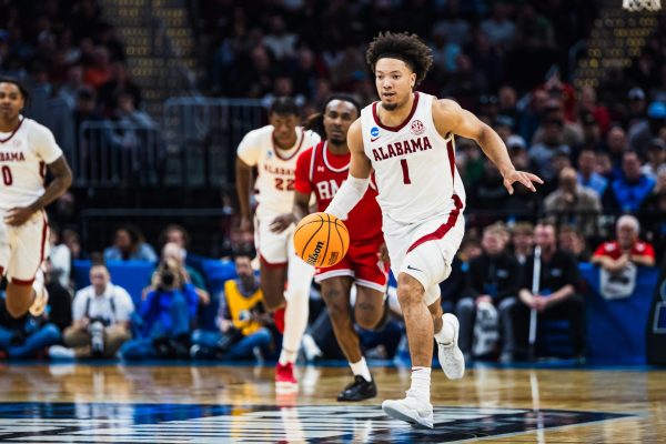 Alabama Basketball guard Mark Sears (#1) runs toward the basket against Robert Morris at Rocket Arena in Cleveland, OH on March 21, 2025.