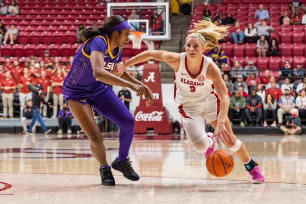 Alabama women's basketball Sarah Ashlee Barker (#3) runs toward the goal against LSU at Coleman Coliseum in Tuscaloosa, AL, on Feb. 26, 2025.