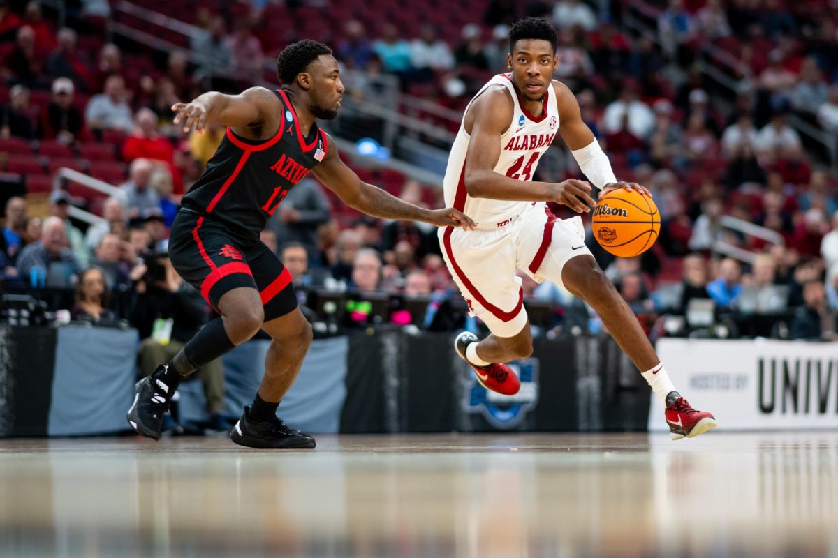 Former Alabama forward Brandon Miller (#24) dribbles toward the goal.