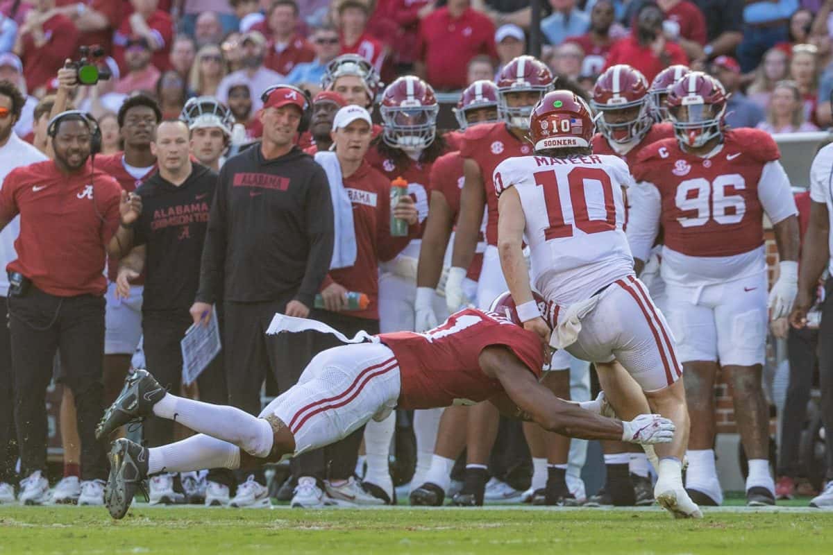 Alabama linebacker Niihau Hill-Green (#41) tackles Oklahoma's quarterback. 