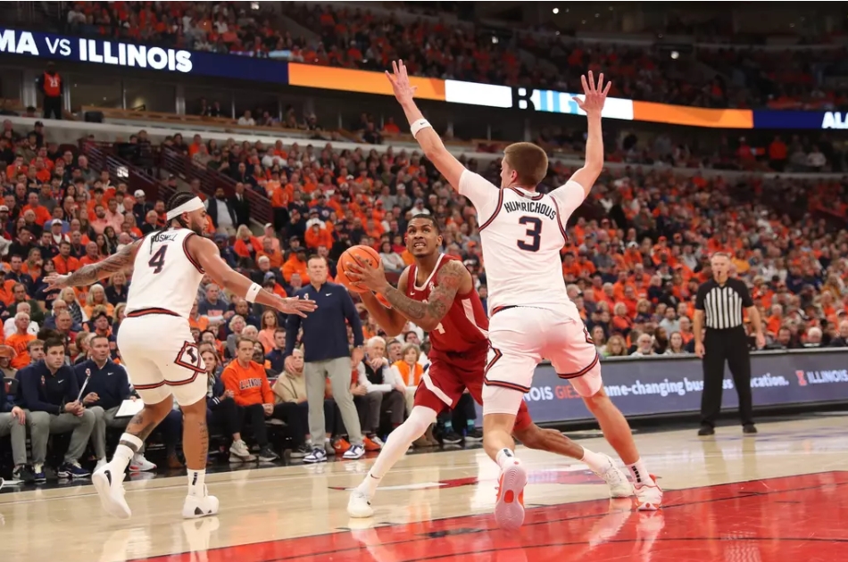 Alabama guard Davion Hannah in action against Illinois at United Center in Chicago, IL on Wednesday, Nov. 19, 2025.