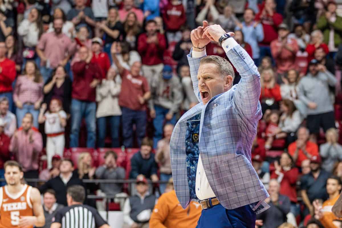 Alabama head coach Nate Oats yells during the game. 