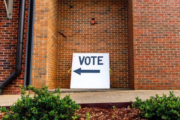 A sign directs voters on April 27, 2026.
